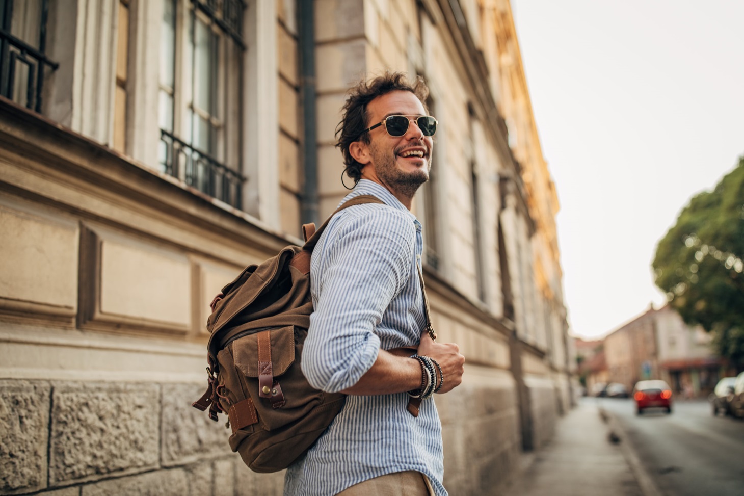 eurolife blog solo traveler ένας άνδρας με backpack ταξιδεύει μόνος